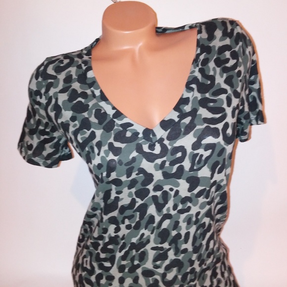 Victoria Secret PINK T Shirt - Picture 3 of 7